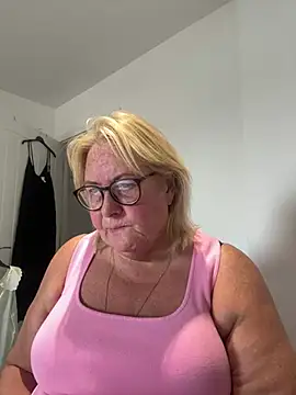 MoistCurveyChanel online show from August 4, 10:29 am