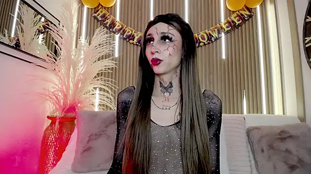 Aniie Doll online show from October 30, 8:20 pm