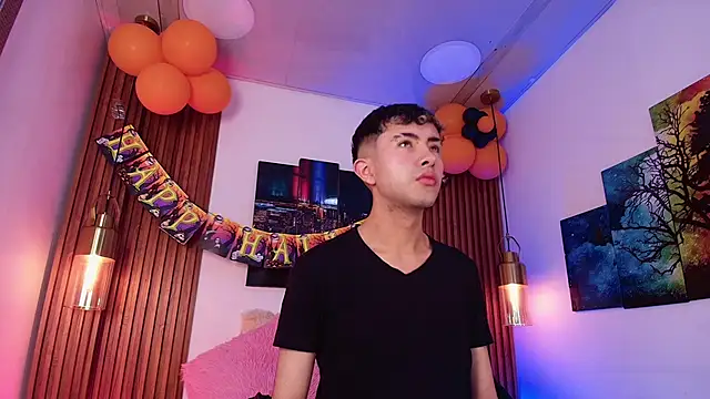 Noah Xitruxx online show from October 22, 2:34 am