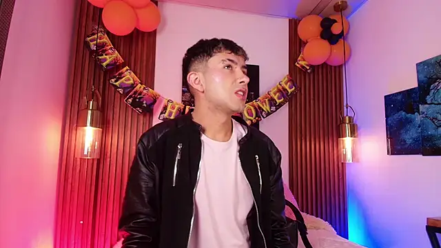 Noah Xitruxx online show from October 26, 2:39 am