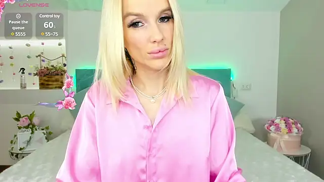 Snapshot of Lana_kitty__ chatting on March 4, 10:27 pm Lana kitty online show from March 4, 10:27 pm