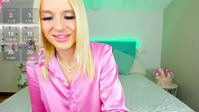 Snapshot of Lana_kitty__ chatting on March 8, 3:50 am Lana kitty online show from March 8, 3:50 am