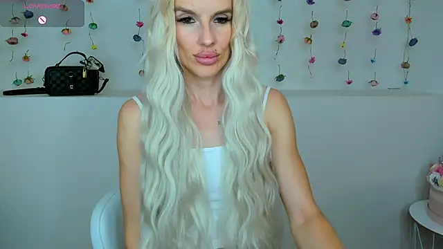 Snapshot of Lana_kitty__ chatting on September 22, 10:12 pm Lana kitty online show from September 22, 10:12 pm