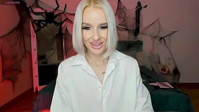 Snapshot of Lana_kitty__ chatting on October 26, 11:20 pm Lana kitty online show from October 26, 11:20 pm