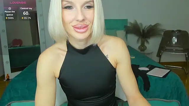 Snapshot of Lana_kitty__ chatting on November 12, 11:36 pm Lana kitty online show from November 12, 11:36 pm