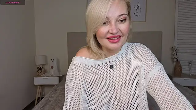 Snapshot of Milena_candyy chatting on November 19, 9:31 am Milena candyy online show from November 19, 9:31 am