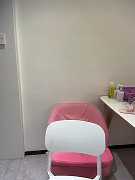 Snapshot of Selenaaaaa- chatting on March 1, 6:37 am Selenaaaaa- online show from March 1, 6:37 am