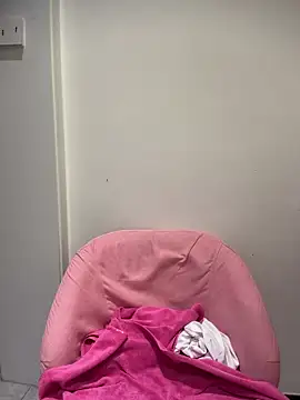 Snapshot of Selenaaaaa- chatting on March 8, 4:38 am Selenaaaaa- online show from March 8, 4:38 am