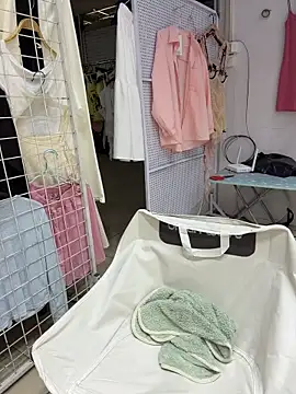 Snapshot of Selenaaaaa- chatting on March 25, 5:13 am Selenaaaaa- online show from March 25, 5:13 am