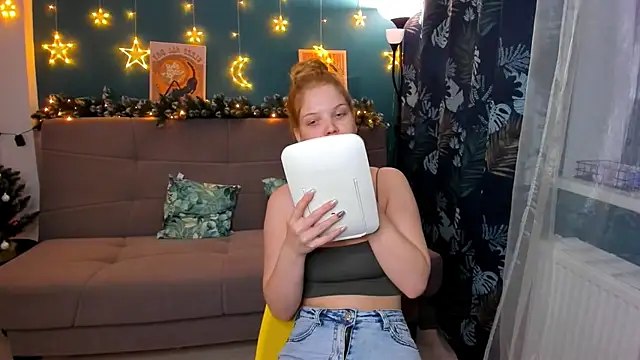 Snapshot of Xloe_Queen chatting on December 22, 2:38 pm Xloe Queen online show from December 22, 2:38 pm