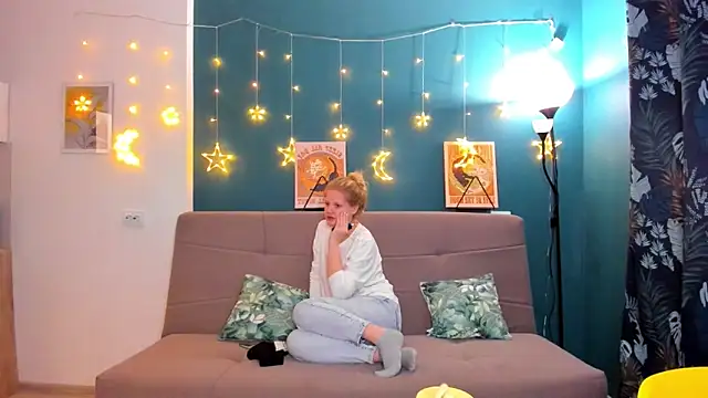 Snapshot of Xloe_Queen chatting on February 25, 2:33 pm Xloe Queen online show from February 25, 2:33 pm