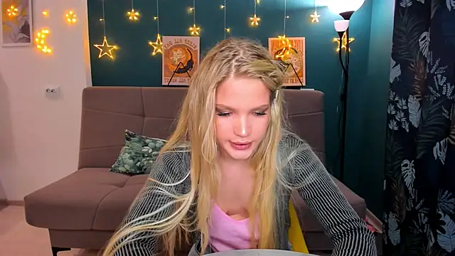 Snapshot of Xloe_Queen chatting on March 14, 2:41 pm Xloe Queen online show from March 14, 2:41 pm