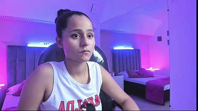 Giselle Roldan online show from April 29, 4:49 am