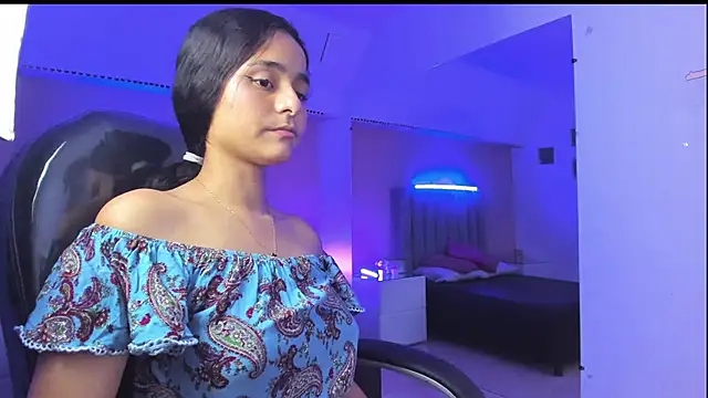Giselle Roldan online show from May 24, 4:17 am