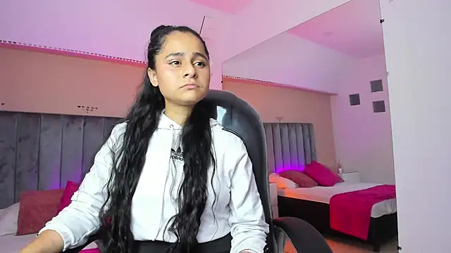Giselle Roldan online show from June 3, 3:31 am