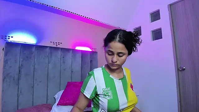 Giselle Roldan online show from June 18, 9:14 am