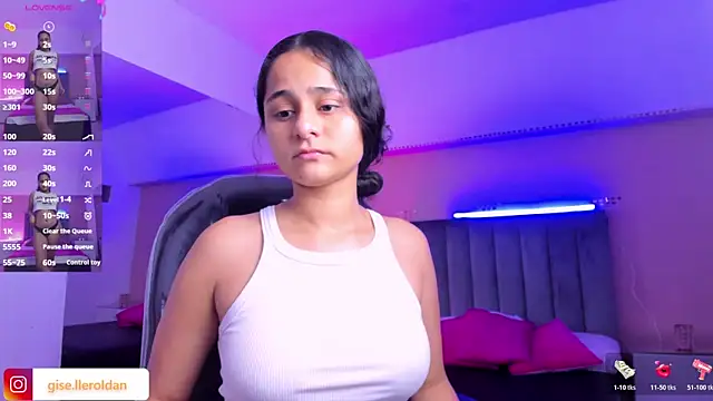 Giselle Roldan online show from July 31, 4:34 am