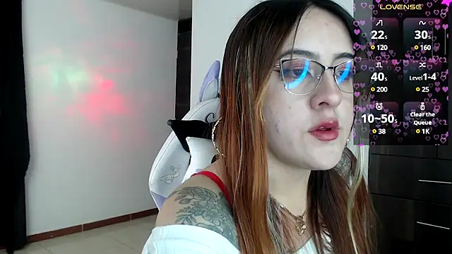 SarahXRusso online show from December 11, 1:37 am