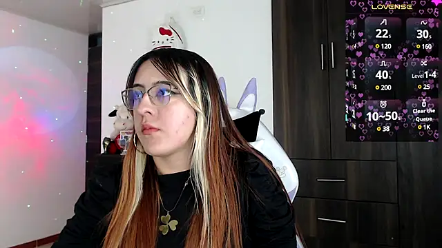 SarahXRusso online show from December 18, 3:04 am