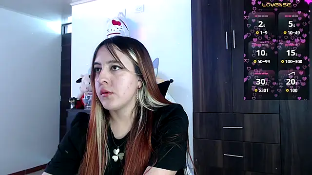 SarahXRusso online show from December 18, 2:49 pm