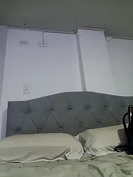 SarahXRusso online show from February 4, 4:37 am