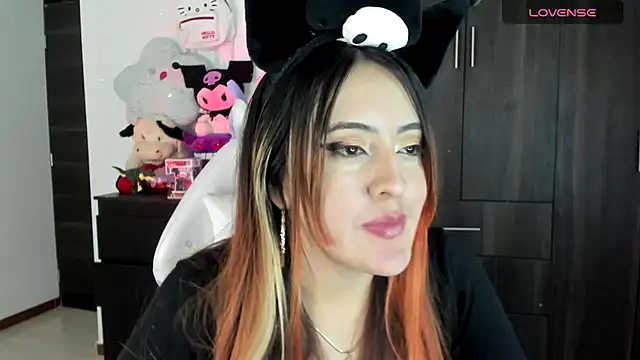 SarahXRusso online show from March 4, 6:26 am