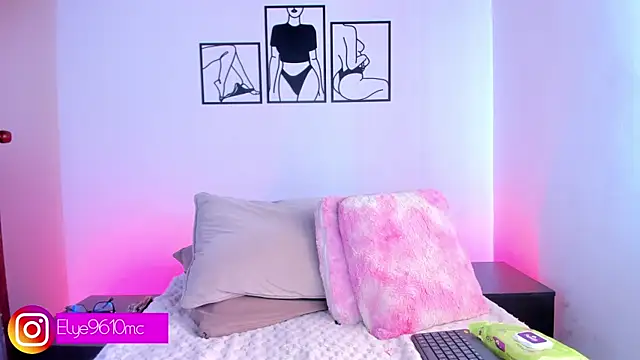 Snapshot of ellie_mcdonald chatting on July 10, 9:28 pm ellie mcdonald online show from July 10, 9:28 pm