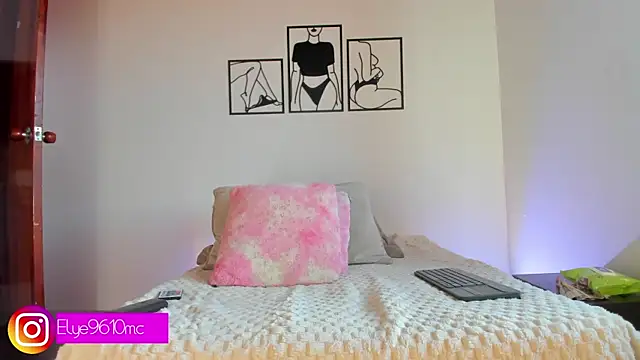 Snapshot of ellie_mcdonald chatting on July 14, 9:53 pm ellie mcdonald online show from July 14, 9:53 pm