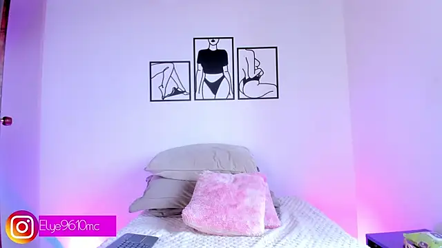 Snapshot of ellie_mcdonald chatting on July 15, 10:04 pm ellie mcdonald online show from July 15, 10:04 pm
