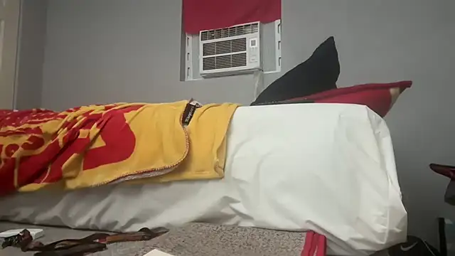 Snapshot of skarfosbabes69 chatting on October 5, 2:21 am skarfosbabes69 online show from October 5, 2:21 am