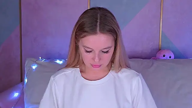 BeatriceEsmont online show from January 3, 4:22 am