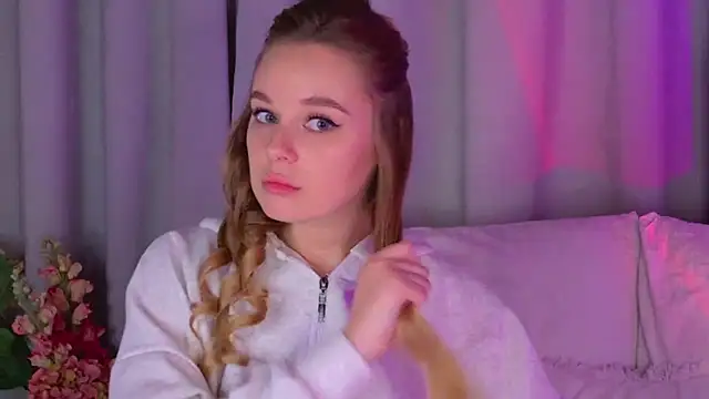 Snapshot of BeatriceEsmont chatting on September 22, 9:11 am BeatriceEsmont online show from September 22, 9:11 am