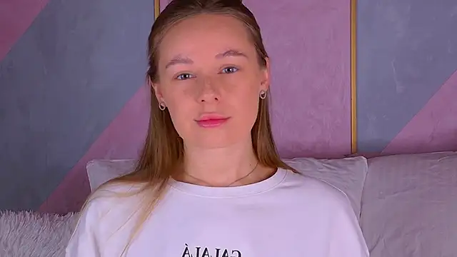 BeatriceEsmont online show from October 25, 7:30 pm