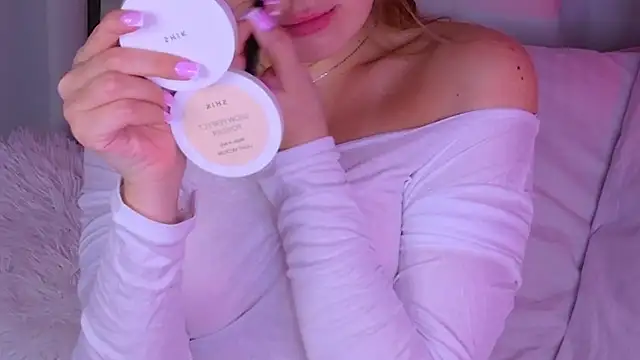 Snapshot of BeatriceEsmont chatting on November 15, 7:32 pm BeatriceEsmont online show from November 15, 7:32 pm