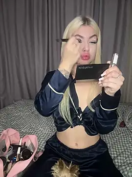 Snapshot of Cute_Barbieee_ chatting on December 12, 12:38 am Cute Barbieee online show from December 12, 12:38 am