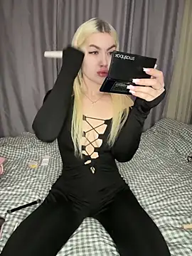 Snapshot of Cute_Barbieee_ chatting on December 19, 1:18 am Cute Barbieee online show from December 19, 1:18 am