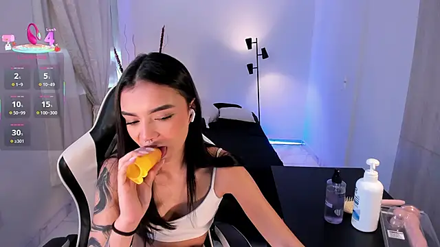 AnabelWolf online show from September 19, 5:13 pm