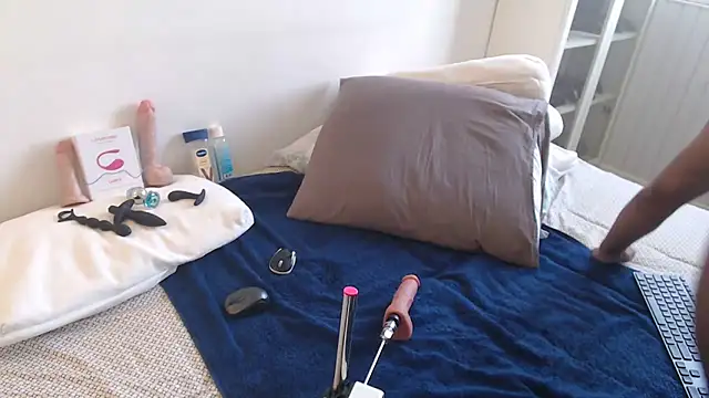 Snapshot of fiitboycam chatting on April 10, 10:42 am fiitboycam online show from April 10, 10:42 am