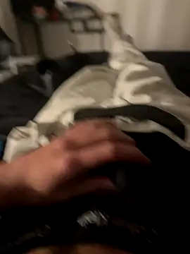 Snapshot of alixbg33 chatting on December 5, 4:44 pm alixbg33 online show from December 5, 4:44 pm