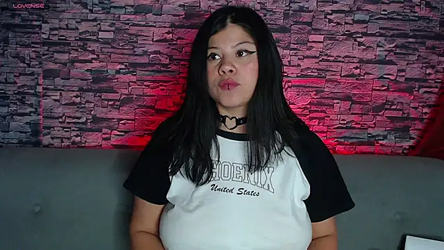 Snapshot of sofi_bronw chatting on March 3, 8:32 pm sofi bronw online show from March 3, 8:32 pm