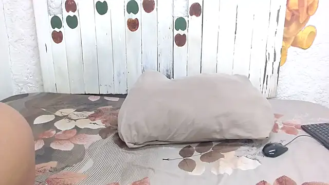 Snapshot of LolaTwerksXX chatting on October 24, 5:04 am LolaTwerksXX online show from October 24, 5:04 am