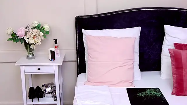 Snapshot of KatyNolan chatting on February 21, 3:12 am KatyNolan online show from February 21, 3:12 am