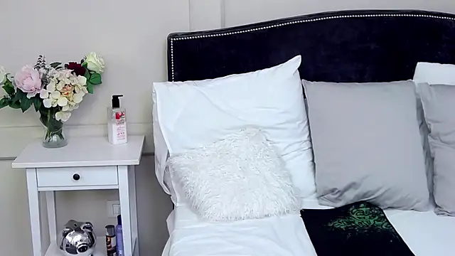 Snapshot of KatyNolan chatting on March 7, 6:02 am KatyNolan online show from March 7, 6:02 am