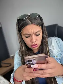 LIZ-06  online show from May 29, 1:31 pm