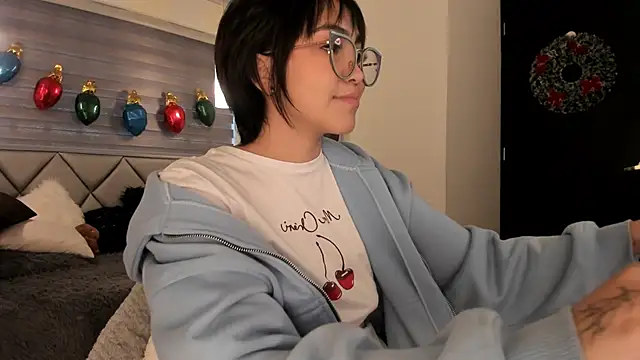 im Luucy online show from December 20, 12:49 pm
