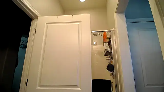 tayweird online show from December 5, 9:17 pm