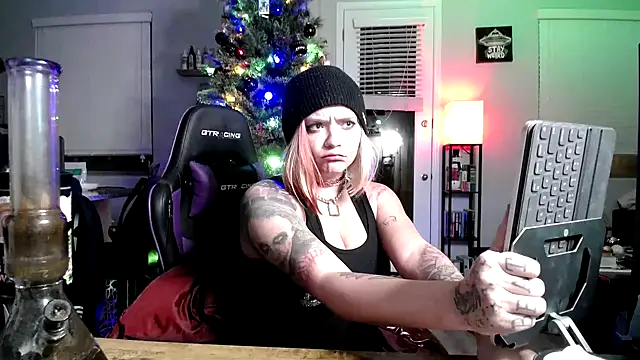 tayweird online show from December 11, 5:21 am