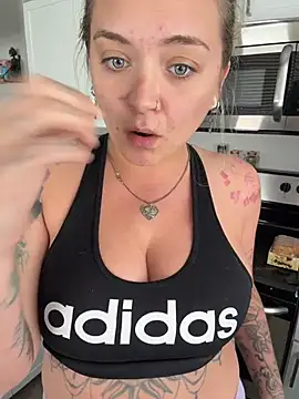 tayweird online show from February 12, 5:52 pm