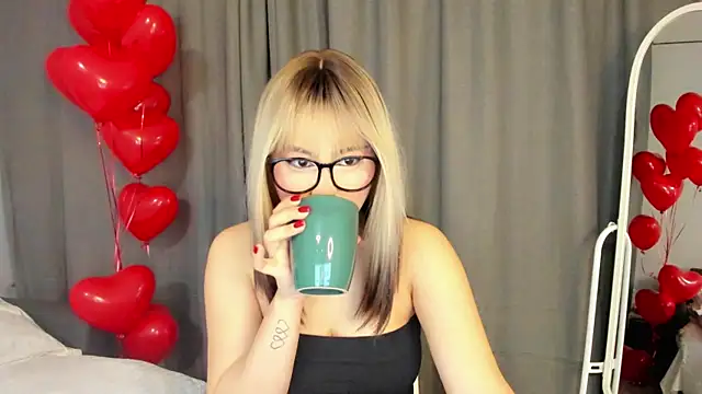 Snapshot of may_mia chatting on February 17, 10:36 pm may mia online show from February 17, 10:36 pm