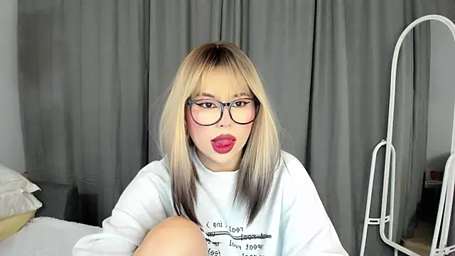 Snapshot of may_mia chatting on February 18, 10:25 pm may mia online show from February 18, 10:25 pm